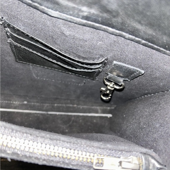 Elegant Crocodile-Embossed Teal and Black Tote - Picture 3 of 9